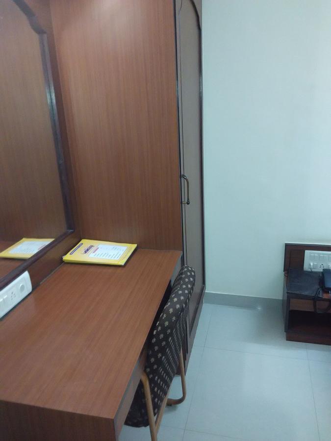 Hotel Galaxy Surat Dış mekan fotoğraf