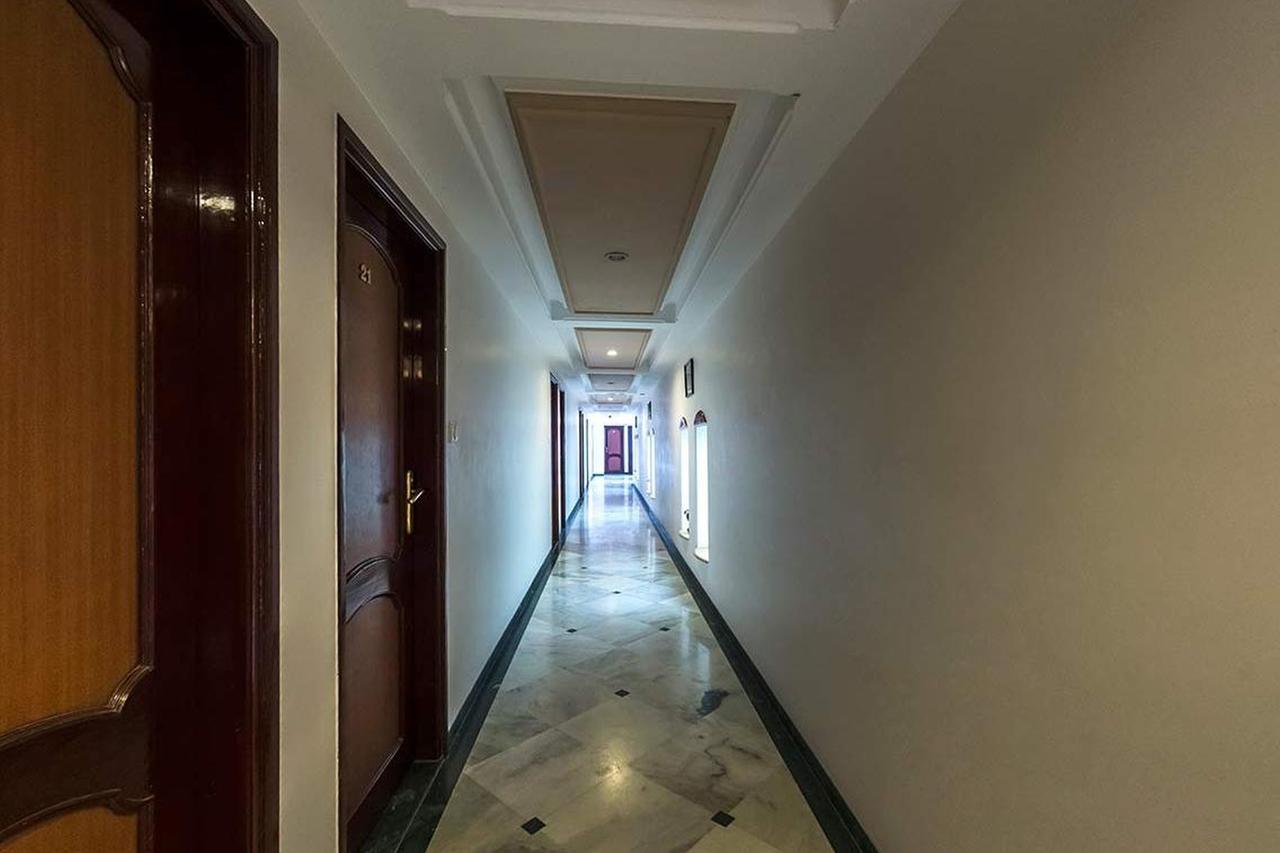Hotel Galaxy Surat Dış mekan fotoğraf