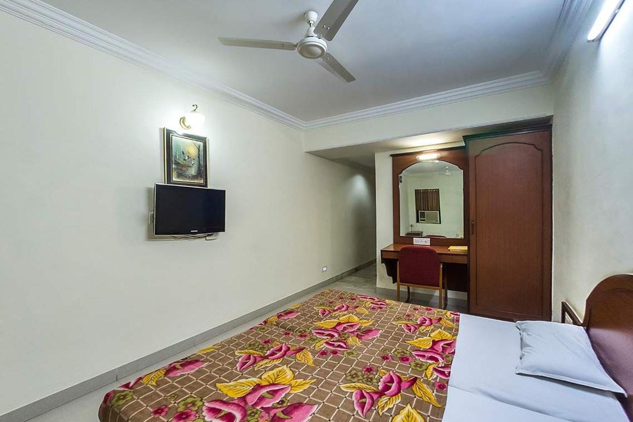Hotel Galaxy Surat Dış mekan fotoğraf